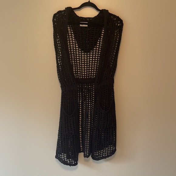 Look By M New York Hooded Crochet Tie Waist Layering Vest (Size M/L) - Picture 3 of 10